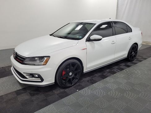 Used 2017 Volkswagen Jetta GLI image 2