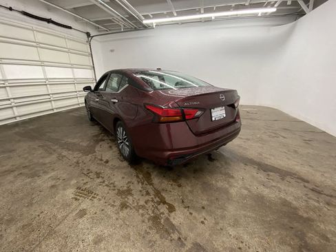 Used 2023 Nissan Altima 2.5 SV image 4