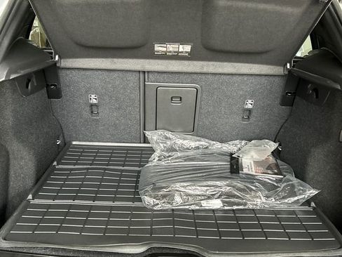 Certified 2024 Volvo XC40 B5 Plus w/ Protection Package Premier image 26