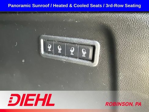 Used 2023 Jeep Wagoneer L 4WD w/ Premium Group I image 11