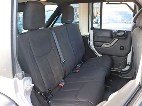 Used 2016 Jeep Wrangler Unlimited Sport w/ Connectivity Group AWD/4WD image 27