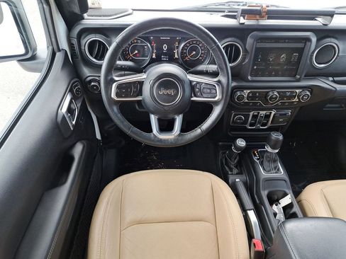 Used 2019 Jeep Wrangler Unlimited Sahara image 16
