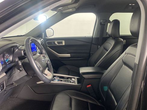 Used 2023 Ford Explorer XLT w/ Equipment Group 202A AWD/4WD image 16