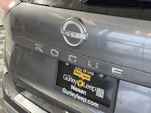 Used 2022 Nissan Rogue SV image 16