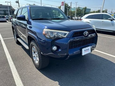 Used 2017 Toyota 4Runner SR5 AWD/4WD image 3