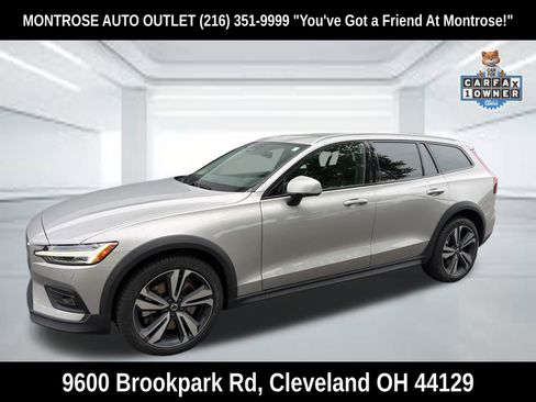 Certified 2025 Volvo V60 B5 Cross Country Plus AWD/4WD image 3