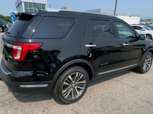 Used 2018 Ford Explorer Platinum AWD/4WD image 2