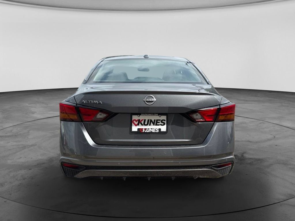 Used 2025 Nissan Altima 2.5 SV FWD image 9