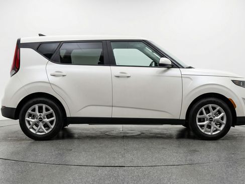 Used 2025 Kia Soul LX w/ LX Technology Package image 11