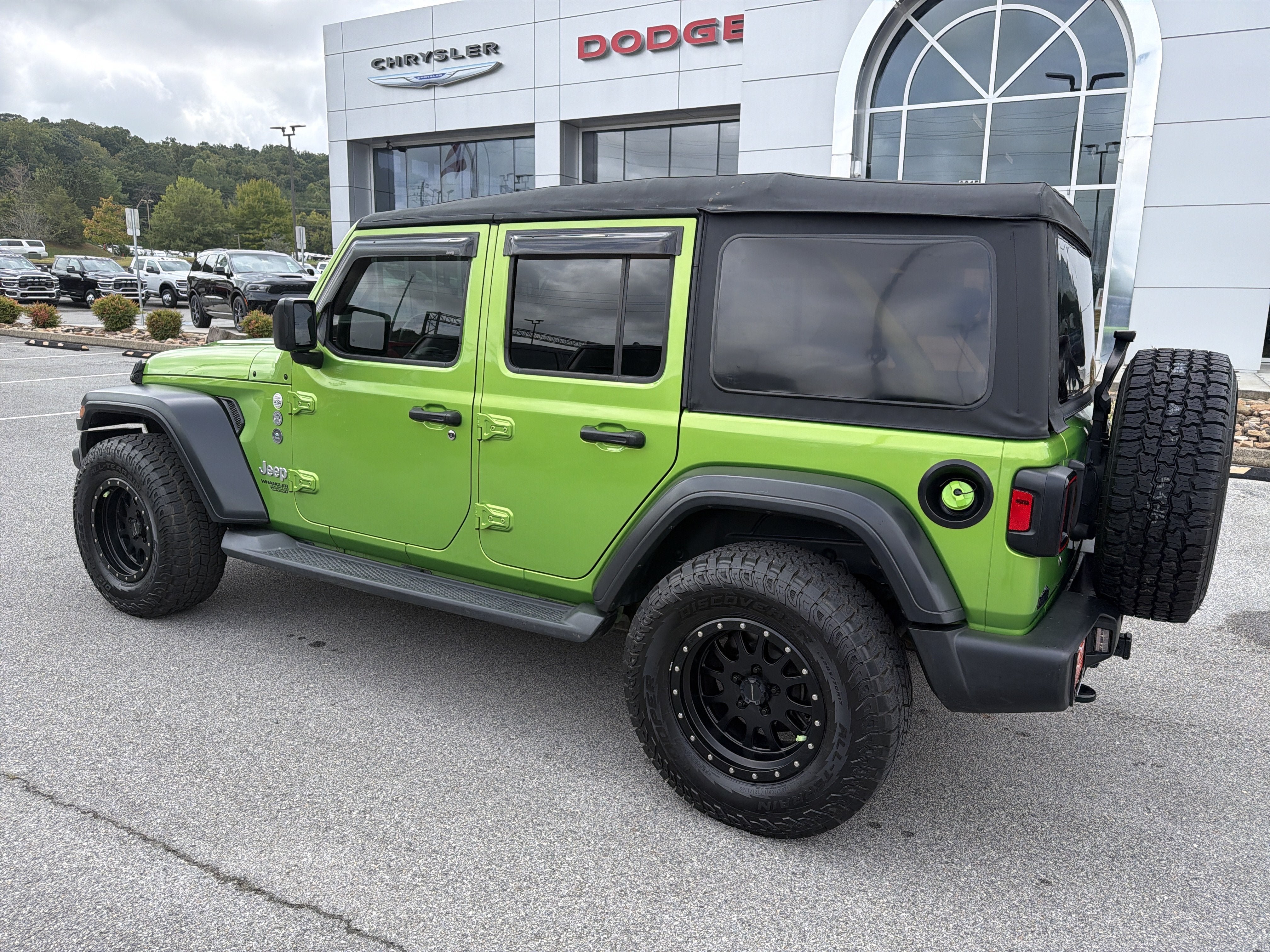 Used 2018 Jeep Wrangler Unlimited Sport S AWD/4WD image 11