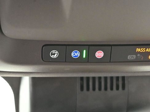 Used 2024 GMC Yukon XL SLT w/ SLT Luxury Package image 28