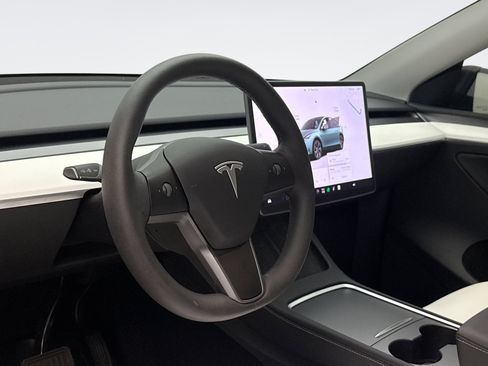 Used 2025 Tesla Model Y Long Range AWD/4WD image 7