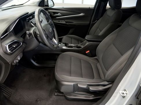 Used 2023 Chevrolet Bolt EUV LT w/ Driver Confidence Package image 16