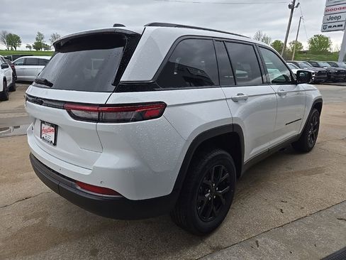 New 2026 Jeep Grand Cherokee Altitude AWD/4WD image 11
