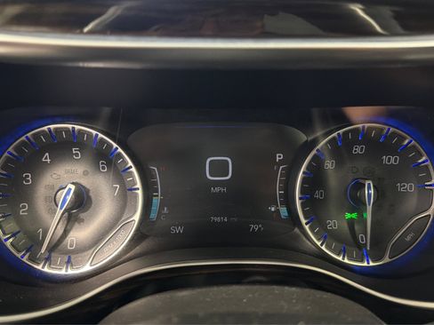Used 2023 Chrysler Pacifica Limited FWD image 27