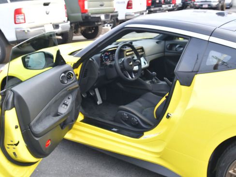 Used 2023 Nissan Z w/ Floor Mat Package (L93) RWD image 14