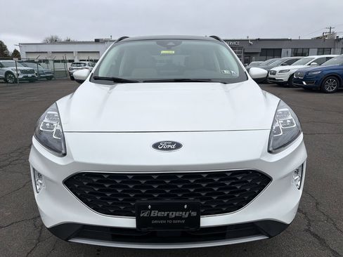 Used 2022 Ford Escape Titanium w/ Class II Trailer Tow Package image 8