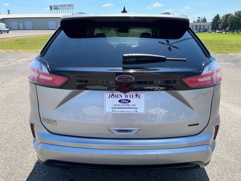 Used 2024 Ford Edge SE w/ Black Appearance Package image 4