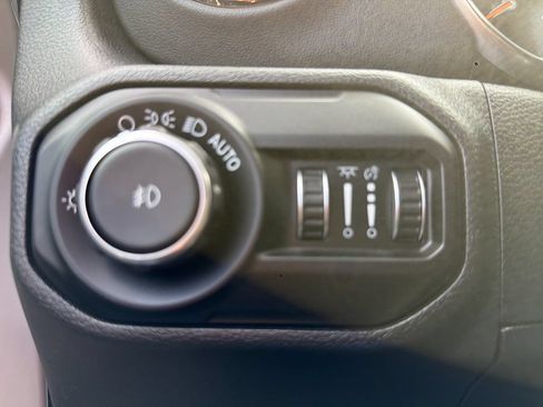Used 2021 Jeep Wrangler Unlimited Sahara AWD/4WD image 51