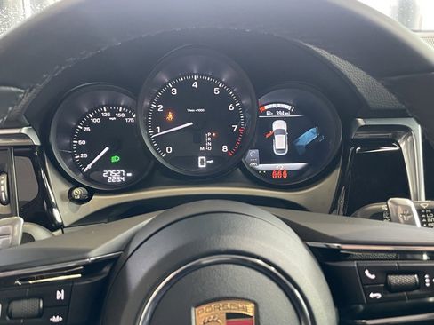 Used 2022 Porsche Macan image 14