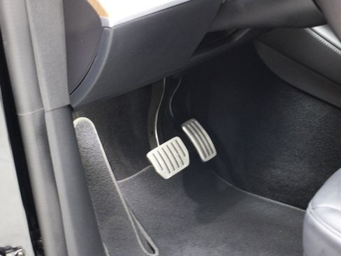 Used 2022 Tesla Model Y Performance image 24