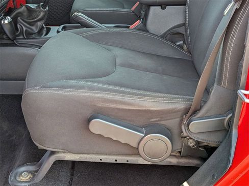 Used 2017 Jeep Wrangler Unlimited Rubicon w/ Dual Top Group image 13