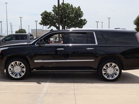 Used 2020 Cadillac Escalade ESV Platinum AWD/4WD image 6