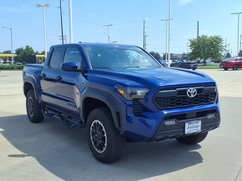 Used 2024 Toyota Tacoma TRD Off-Road AWD/4WD image 8