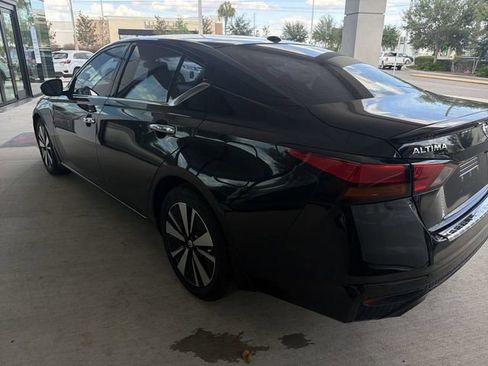 Used 2021 Nissan Altima 2.5 SL FWD image 11