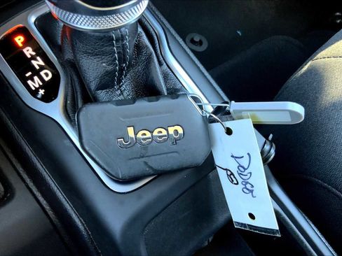 Used 2025 Jeep Wrangler Unlimited Rubicon image 14