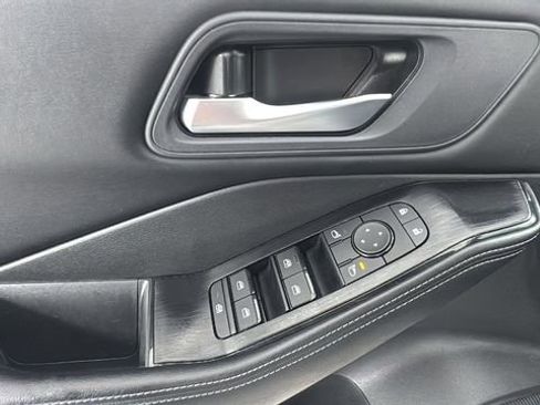 Certified 2025 Nissan Rogue SV AWD/4WD image 20