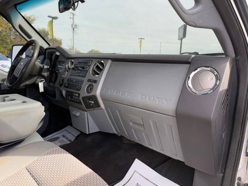 Used 2015 Ford F350 XLT w/ Snow Plow Prep Package image 12