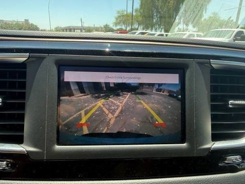Used 2022 Chrysler Voyager LX FWD image 16
