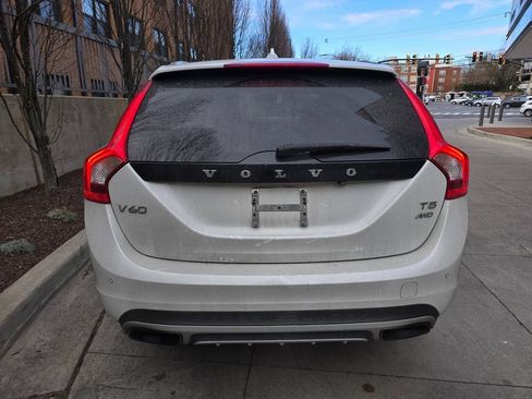 Used 2016 Volvo V60 T5 Cross Country w/ Convenience Package image 5