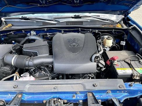 Used 2017 Toyota Tacoma Limited RWD image 9