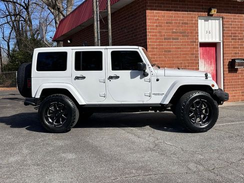 Used 2017 Jeep Wrangler Unlimited Sahara image 23