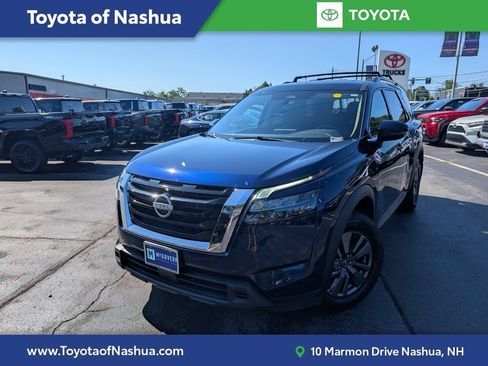 Used 2024 Nissan Pathfinder SV AWD/4WD image 1