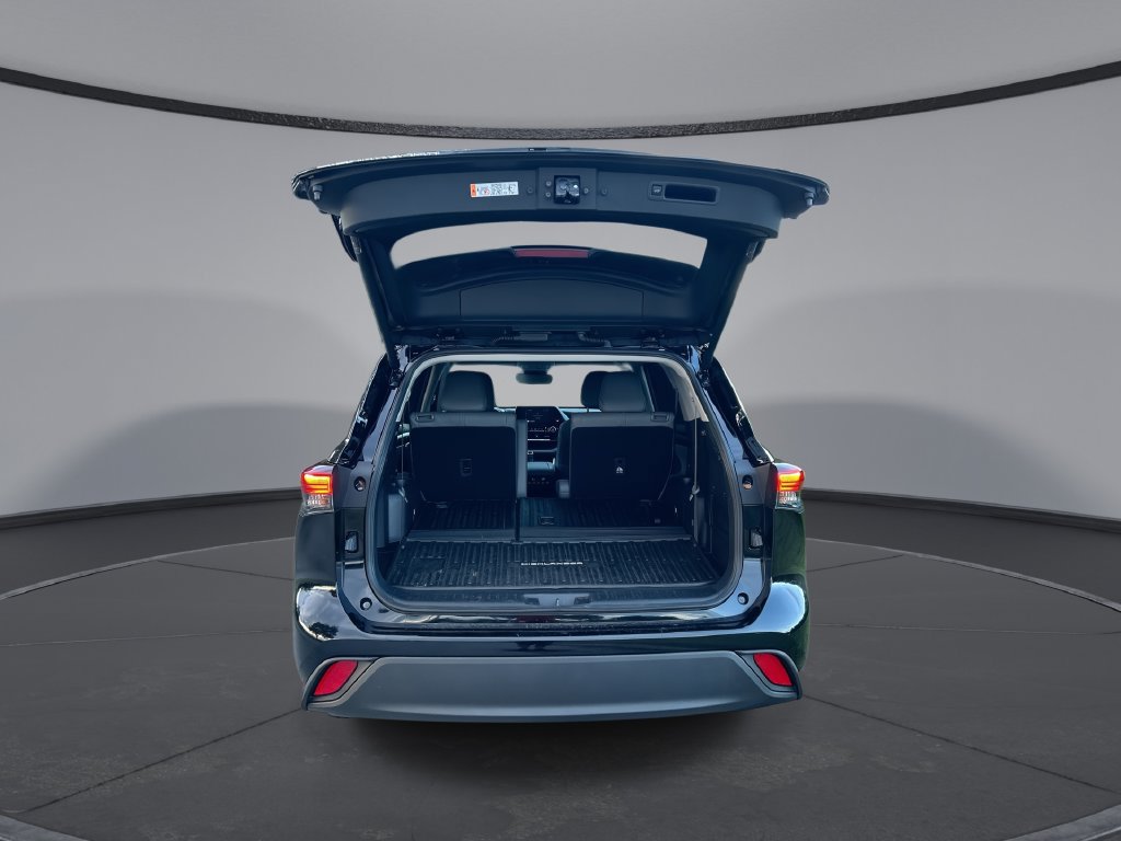 Certified 2025 Toyota Highlander XLE FWD image 32