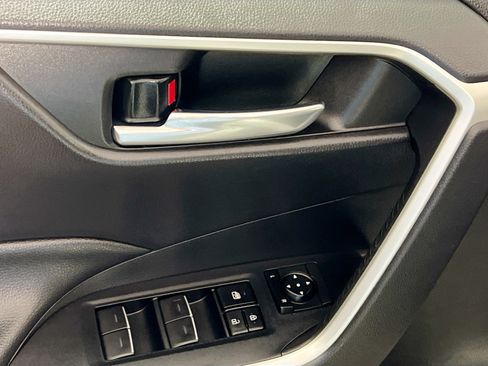 Used 2022 Toyota RAV4 XLE w/ Convenience Package image 16
