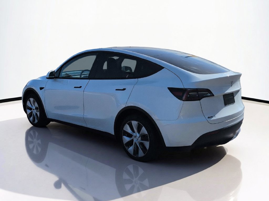 Used 2024 Tesla Model Y Long Range RWD image 9