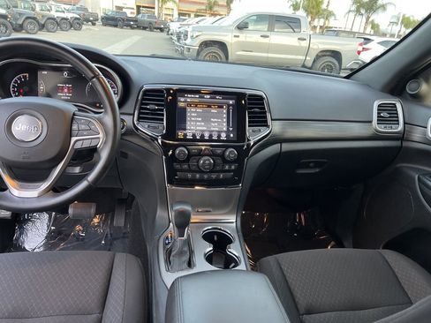 Used 2022 Jeep Grand Cherokee Laredo E image 24