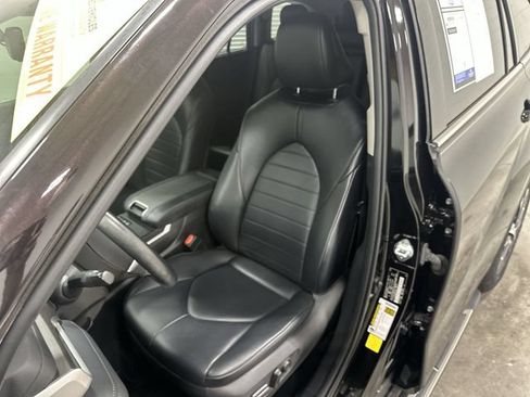 Used 2022 Toyota Highlander XLE FWD image 12