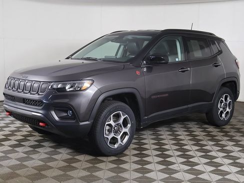 Used 2022 Jeep Compass Trailhawk AWD/4WD image 6