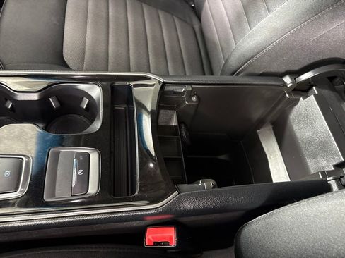 Used 2019 Ford Edge SE FWD image 43