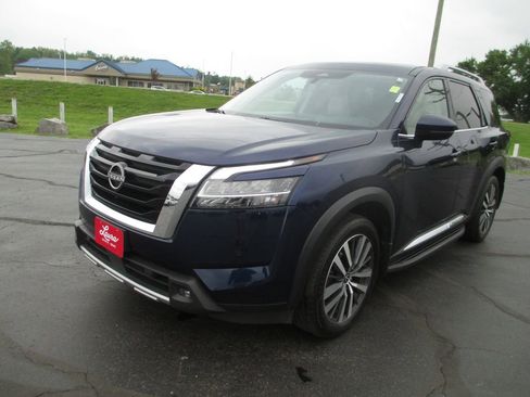 Used 2022 Nissan Pathfinder Platinum w/ Lighting Package (N93) AWD/4WD image 11