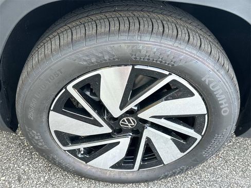 New 2025 Volkswagen Atlas SEL image 28