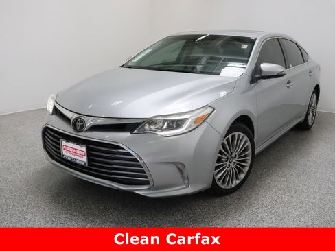 Used 2018 Toyota Avalon Limited image 2