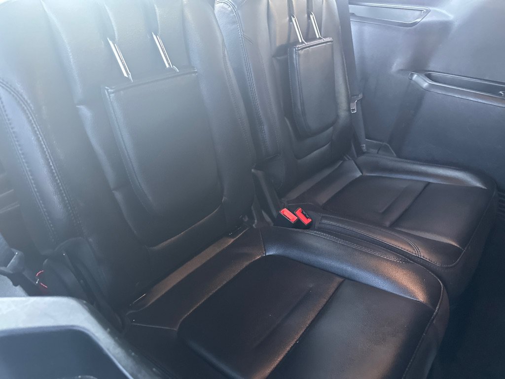 Used 2018 Ford Explorer XLT w/ Equipment Group 202A AWD/4WD image 17