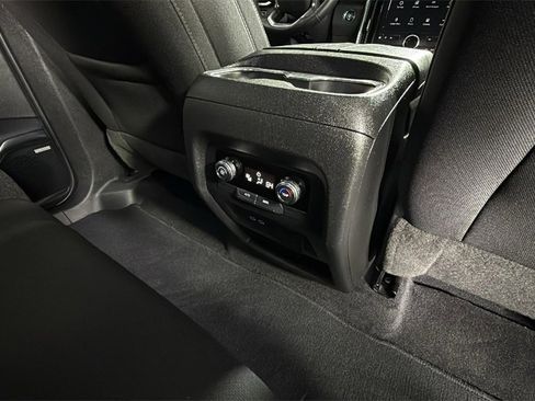 Used 2025 GMC Acadia Elevation image 30