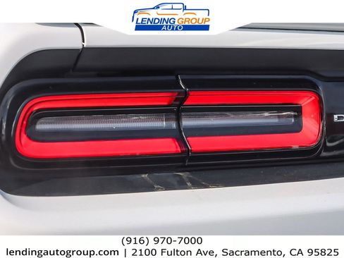 Used 2019 Dodge Challenger SXT image 8